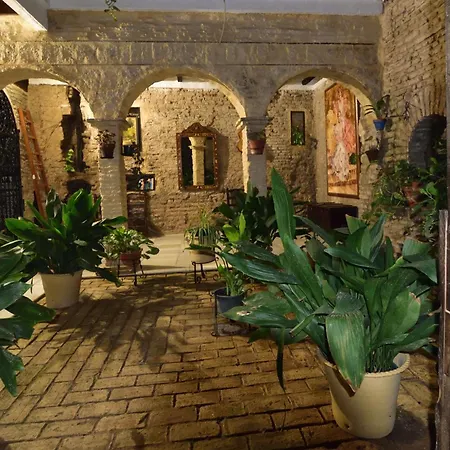 Dona Ines Barrio Santacruz Homestay Seville