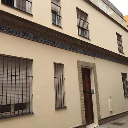 Lira Home, Centro * Seville
