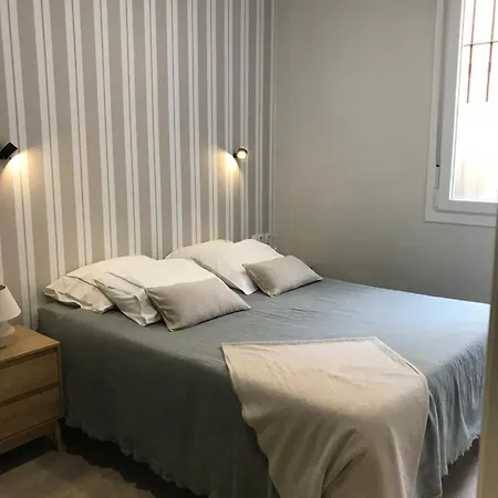 Lira Home, Centro