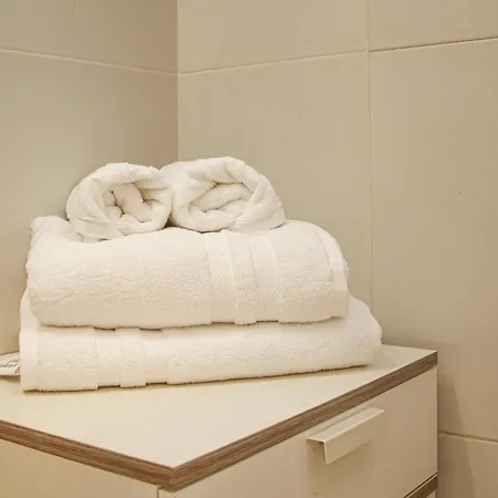 Fabulous With Great Views - 15m Giralda Apartment