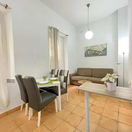 Apartment Santa Paula. Centrico Y Acogedor.