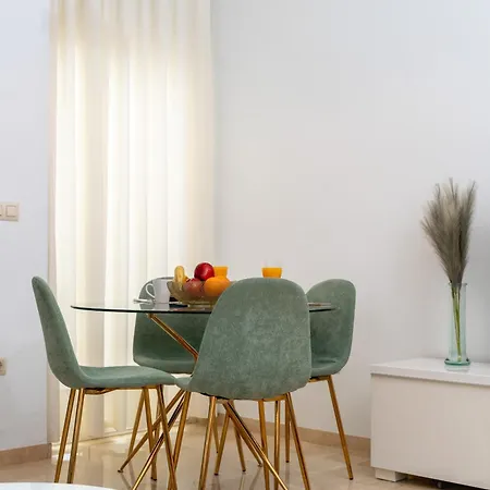 Apartment Castilla 61 *