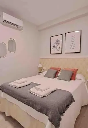 Apartment En Triana: Junto San Jacinto Parking Opcional Seville