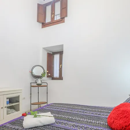 Galindo Center Premium Suites, Free Parking Apartment *