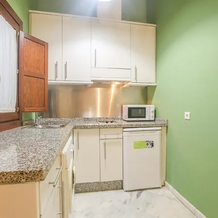 Galindo Center Premium Suites, Free Parking Apartment