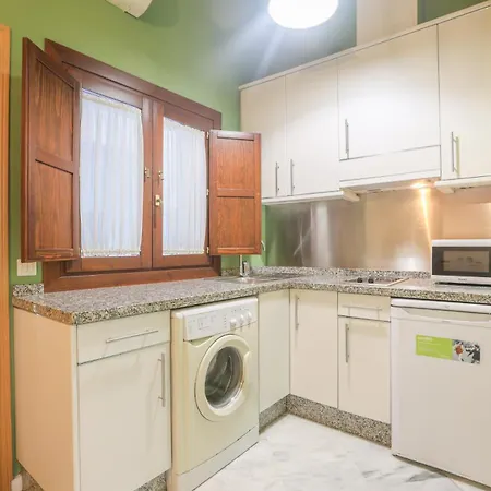 Galindo Center Premium Suites, Free Parking Apartment *