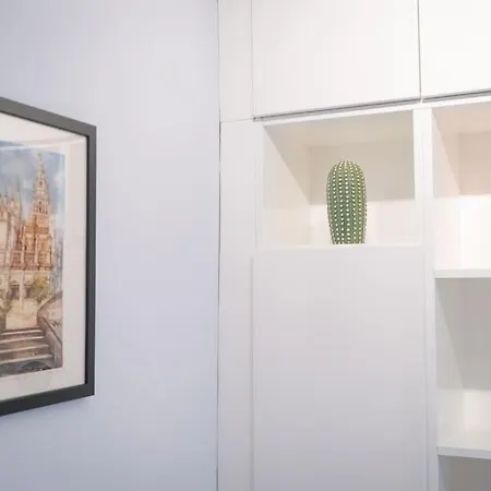 Nuevo Junto A La Catedral De * Seville