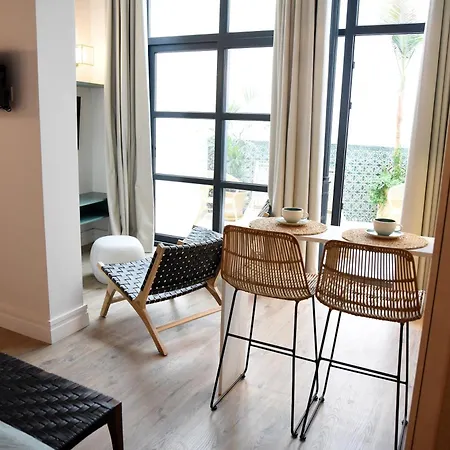The Honest & Hotel 4*