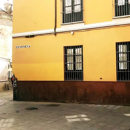 Yellow Sun Apartment *
