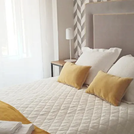 Yellow Sun Apartment