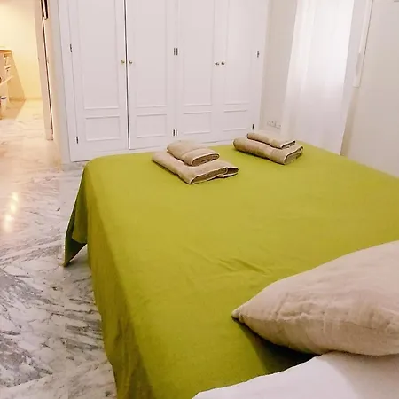 Cozy In Old Town Apartment *