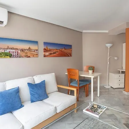 Apartment Luminosity Square Studio. Francos 14 Seville