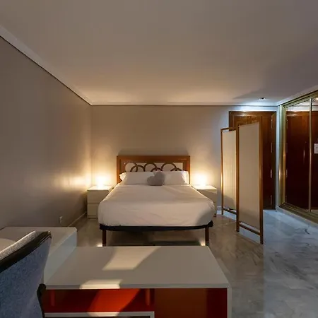 Luminosity Square Studio. Francos 14 * Seville