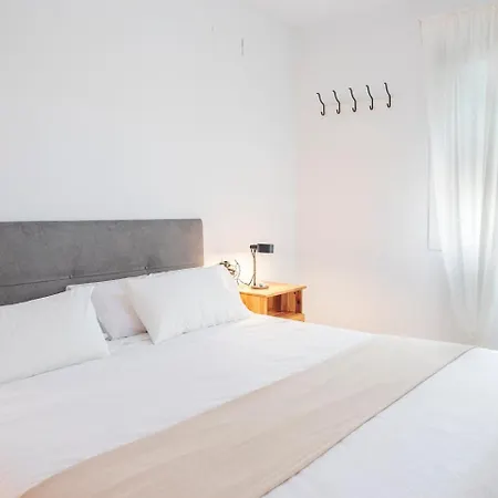 Flipanddo Triana Apartment