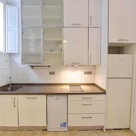 New! Bohemian Center Apartment