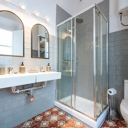 Independent Beautiful House Center With Private Parking *