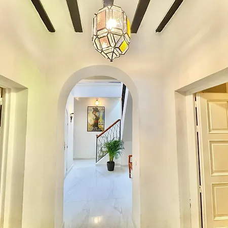 House -rooftop&jacuzzi -stayinseville 1614ft2 5be Villa