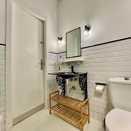 House -rooftop&jacuzzi -stayinseville 1614ft2 5be