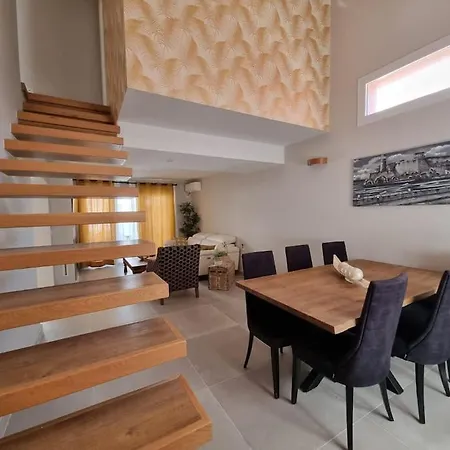 Casa Familiar En Apartment