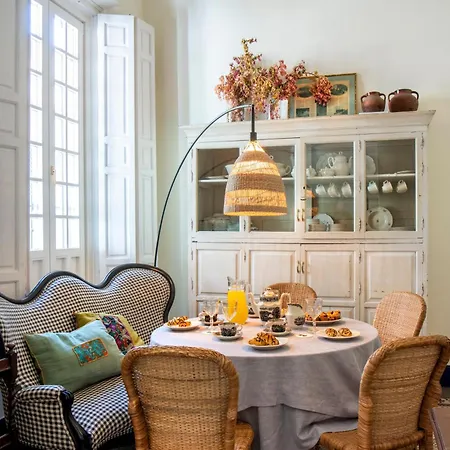Villa Alfonso, Restored Palace House With Gardens And Monuments Views