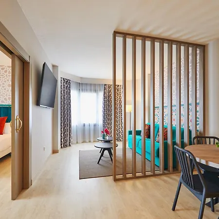 Hesperia 4*