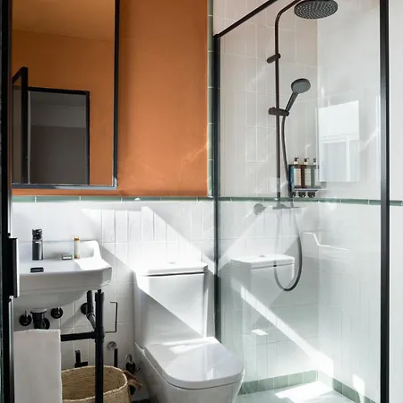 The Honest & Hotel 3*