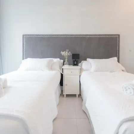 Modern And Luxurious -3 Bdr 2bth- Pastor Y Landero Seville