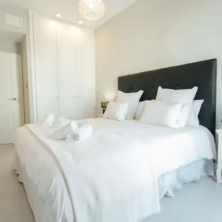 Modern And Luxurious -3 Bdr 2bth- Pastor Y Landero Apartment
