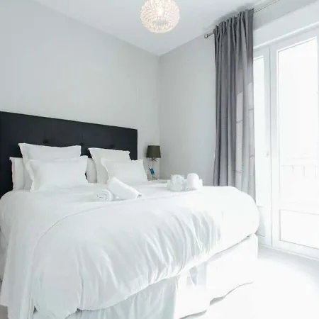 Apartment Modern And Luxurious -3 Bdr 2bth- Pastor Y Landero