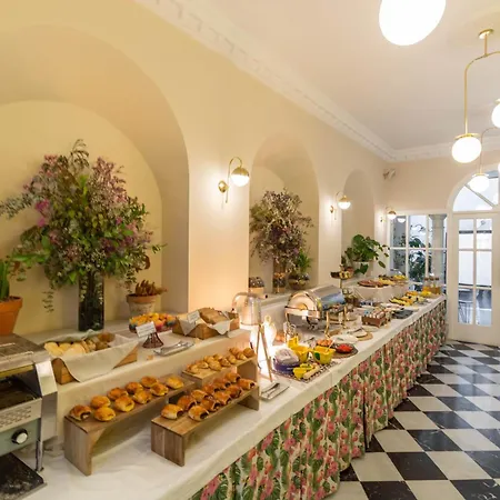 Boutique Elvira Plaza Hotel