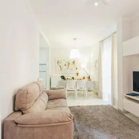Minimalism And Modern- 2bd 1bth- Setas Seville