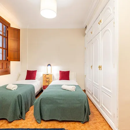 Aoa Gardens Family House Apartment Seville