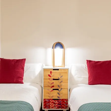 Aoa Gardens Family House Apartment Seville