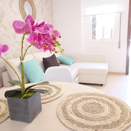 Apartamento En Patio Sevillano Alameda-isla Magica Sevilla