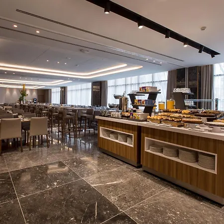 Giralda Center Hotel