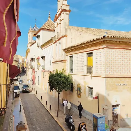 Homeyseville- Bright At Santa Cruz 6 Pax, Parking Optional Apartment