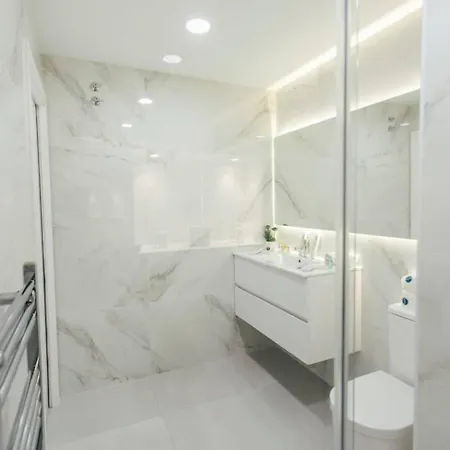 Modern And Luxurious -3 Bdr 2bth- Pastor Y Landero Seville