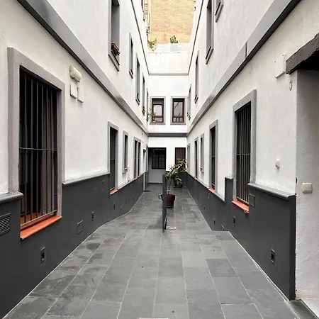 Atico Duplex Triana , Apartment *