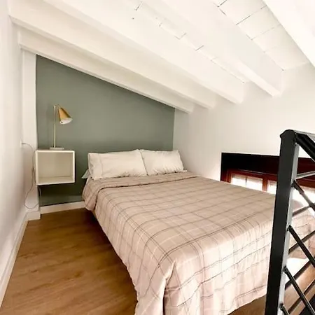 Atico Duplex Triana , Apartment *