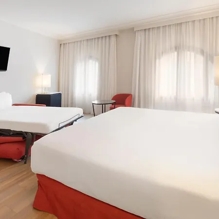 Hotel Macarena 4*