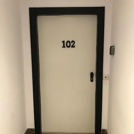 아파트호텔 Urban House Siurot 33 2*