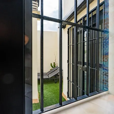 Smartr Duenas Apartment
