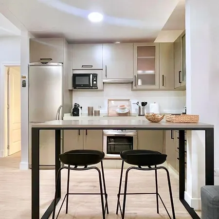 Lira Home, Centro Seville