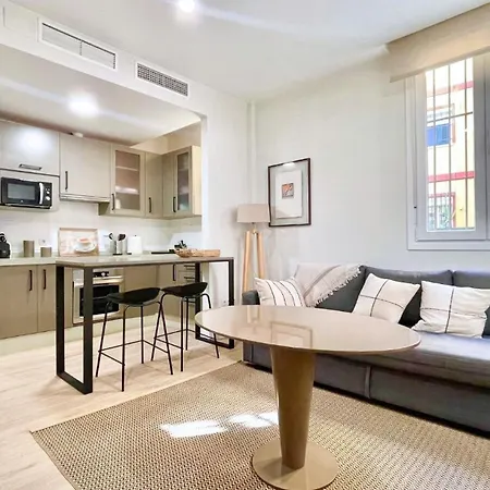 Lira Home, Centro *