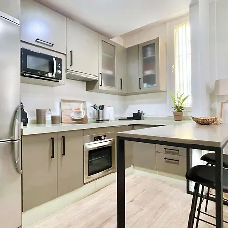 Lira Home, Centro