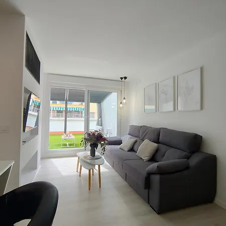 Casa Mallen, Con Amplia Terraza, En El Barrio De Nervion * Seville