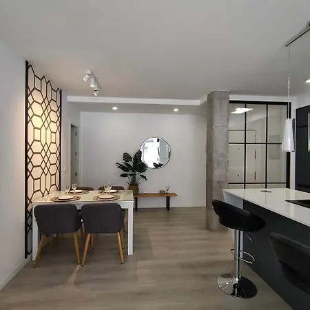 Casa Mallen, Con Amplia Terraza, En El Barrio De Nervion *