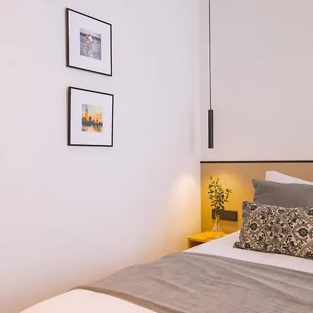 Luxurious Overlooking Casa Pilatos Apartment Seville