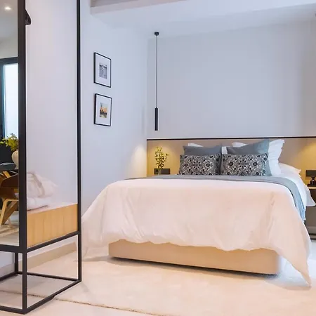 Luxurious Overlooking Casa Pilatos Apartment