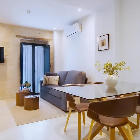 Luxurious Overlooking Casa Pilatos Apartment *